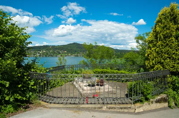 Private grave — Stock Photo, Image