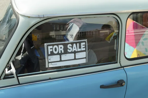 Carro para venda — Fotografia de Stock