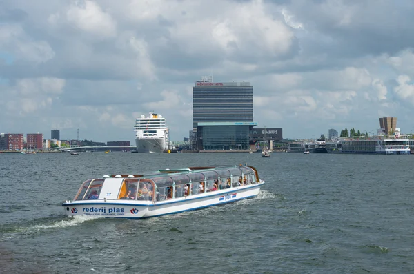 Touristen in Amsterdam — Stockfoto