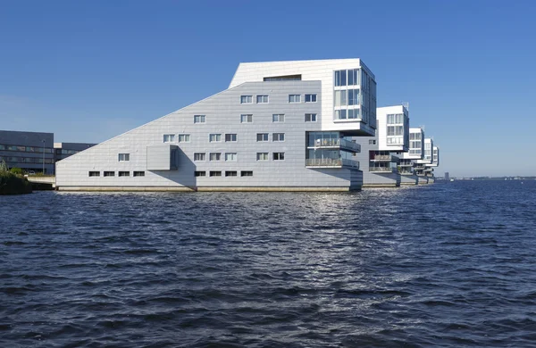 Apartments at lake — Stock Photo, Image