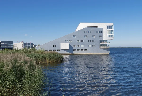 Apartments at lake — Stock Photo, Image