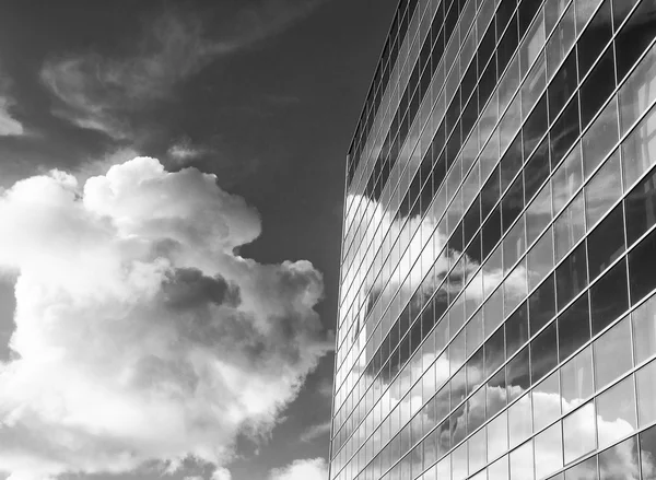 Edificio de oficinas de vidrio —  Fotos de Stock