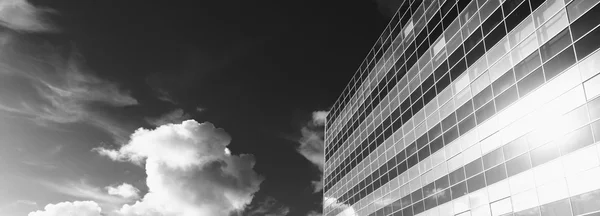 Bürogebäude aus Glas — Stockfoto