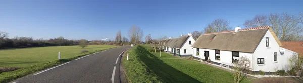 Huizen op Dijk — Stockfoto