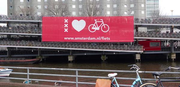 Cykelparkering i Amsterdam — Stockfoto
