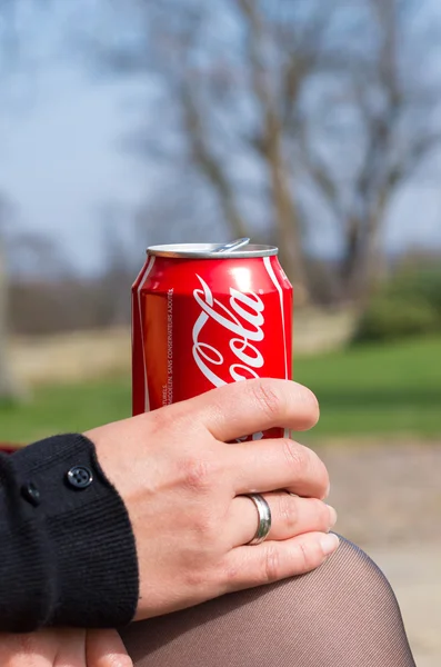 Can of coca-cola — Stock Photo, Image