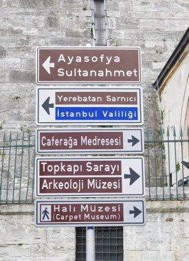 istanbul'da trafik yön tabelası