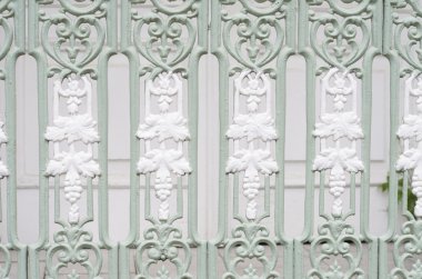 çit dekore edilmiş