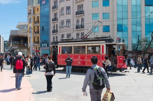 ノスタルジックなイスティクラル イスティクラル通りの路面電車 — ストック写真