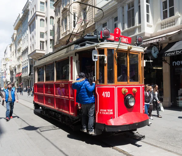 Nostalgiczny istiklal caddesi tramwaj — Zdjęcie stockowe