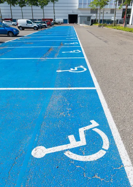 Engelliler için park alanı — Stok fotoğraf