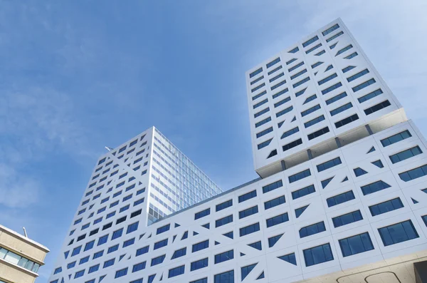 Städtisches Bürogebäude in den Niederlanden — Stockfoto