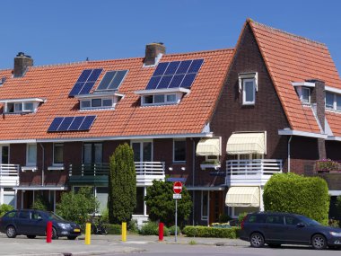 Çatıdaki güneş panelleri