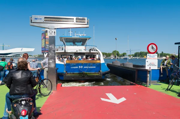 Barco de ferry amsterdam — Fotografia de Stock