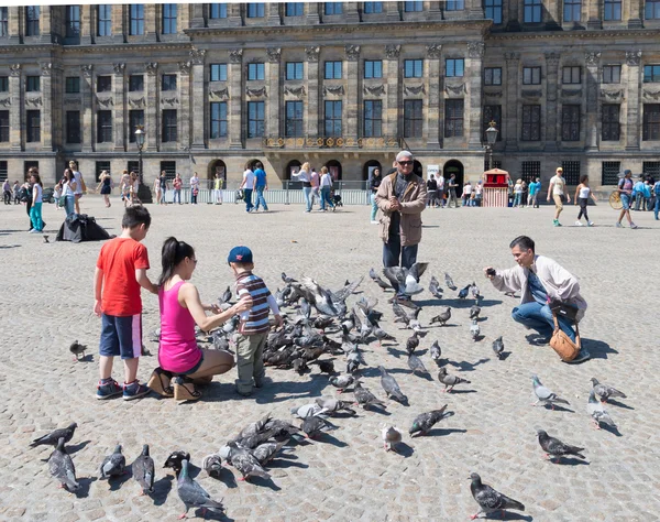 Ázsiai turisták Amszterdamban — Stock Fotó