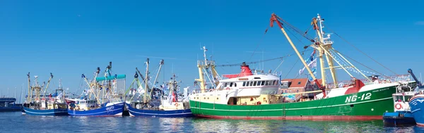 Fishing boats in harbor — Stock Photo, Image