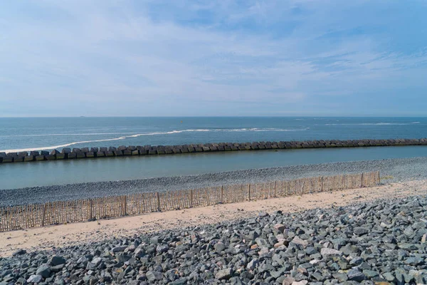 北海岸线上的防浪堤 — 图库照片