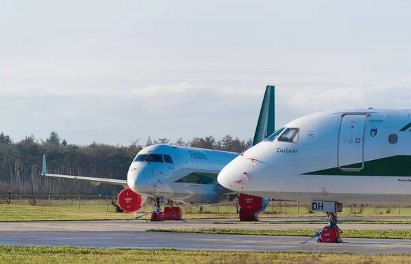 Enschede Nederländerna December 2021 Embraer 175 Tvåmotoriga Jetflygplan Twente Flygplats — Stockfoto
