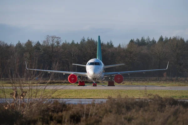 Enschede Niderlandy Grudzień 2021 Embraer 175 Dwusilnikowych Samolotów Odrzutowych Lotnisku — Zdjęcie stockowe