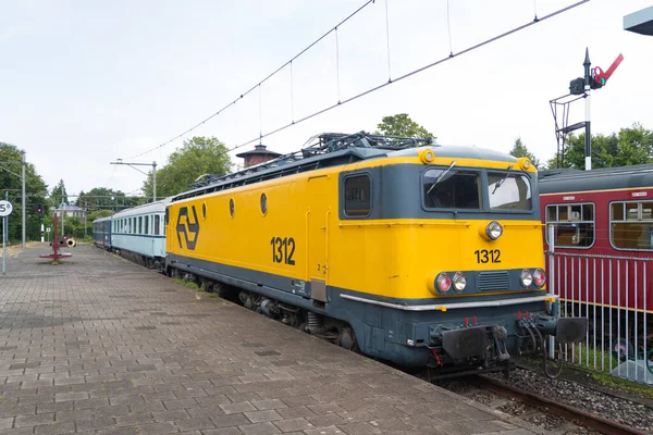 Utrecht Netherlands 2019年8月13日 荷兰铁路博物馆的旧列车 它始建于1927年 自1954年起就被安置在 Maliebaan车站 一个以前的火车站 — 图库照片