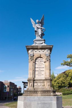 Anıt, 1865 yılından beri üzerinde çalışılan Nijmegen-Kleef demiryolunun inşası anısına 1884 yılında Valkhof 'un eteklerine dikildi. Anıt mimar Jan Jacob Weve tarafından tasarlandı..