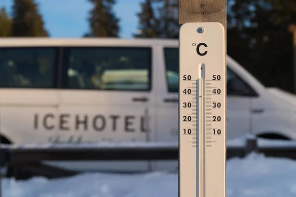 Jukkasjavi Lapland Febrero 2020 Termómetro Frente Hotel Hielo Original Norte — Foto de Stock