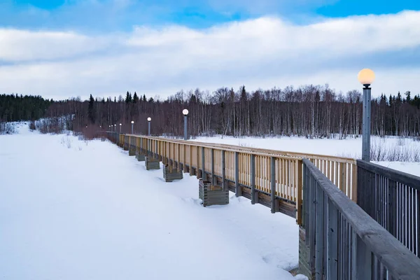 Небольшой Деревянный Пешеходный Мост Через Реку Питеа Швеции Заднем Плане — стоковое фото