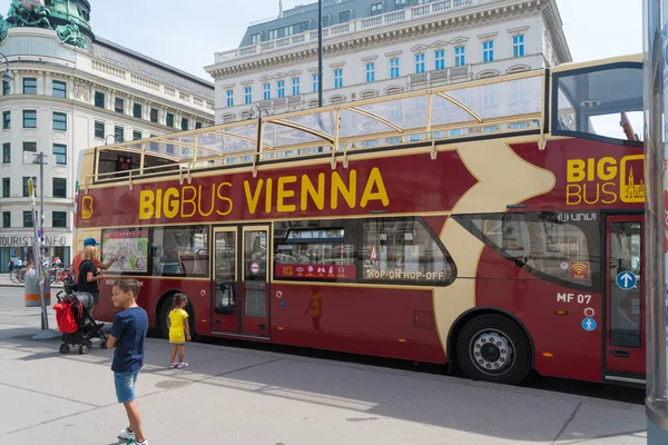 Vienna Ausztria 2020 Július Nagybuszos Városnézés Bécsben Ausztria Fővárosában — Stock Fotó
