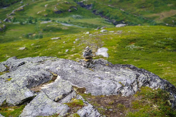 Steinhaufen Von Wanderern Und Bergsteigern Entlang Der R55 Einer Norwegischen — Stockfoto
