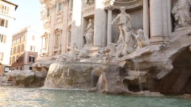 Trevi Çeşmesi ağır çekimde İtalya, Roma, Trevi Çeşmesi