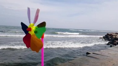 İnşaat alanında beton karıştırıcı. Otomatik beton karıştırıcı. Modern beton karıştırıcı