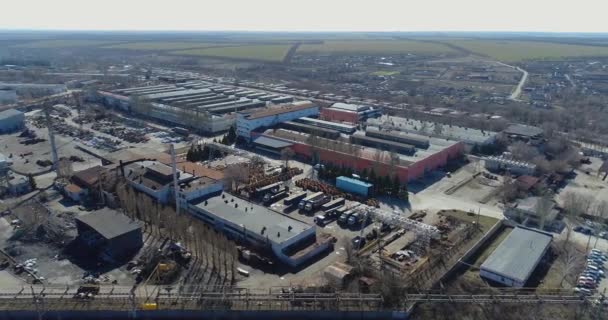 Vista aérea de una gran fábrica. Exterior industrial de una fábrica — Vídeos de Stock