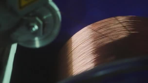 Proceso de producción de cables, mecanismo en una fábrica de cables — Vídeos de Stock
