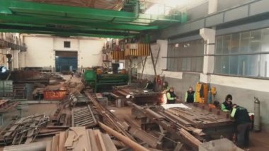 Metal yapıların montajı için atölye çalışması. Metal yapıların üretimi