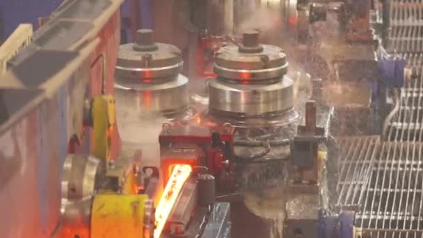 Metal production process in a metallurgical factory. Modern metallurgical factory. Red hot metal in a modern factory. — Stock Video