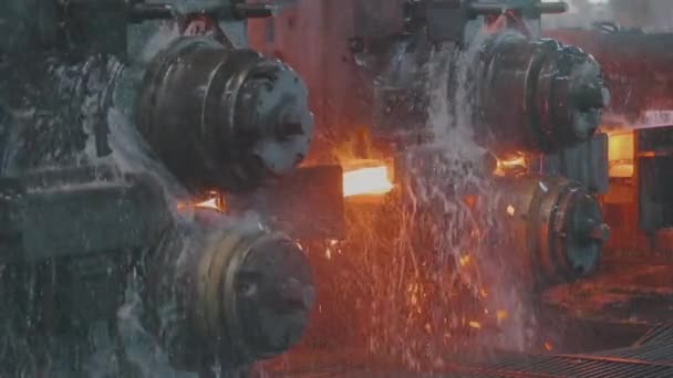 Metal production process in a metallurgical factory. Red hot metal in a modern factory. Modern metallurgical factory — Stock Video