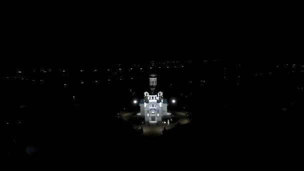 Church at night. Church from the air at night. Beautiful church illuminated at night — Stock Video