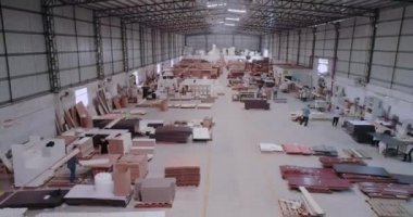 Mobilya fabrikası, bir sürü modern ekipman. Mobilya fabrikasının insansız hava aracının genel planı.