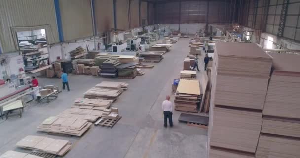 People work in a furniture factory. Furniture production, ponoram view of the production area of the furniture factory. — Stock Video