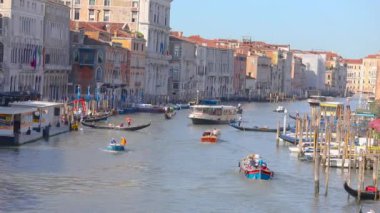 Venedik, Büyük Kanal. Büyük Kanal 'da gemiler, Büyük Kanal' da gondollar