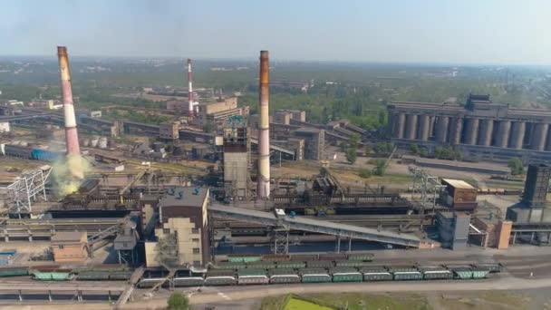 Flight over a large metallurgical plant. Industrial exterior aerial view. Large modern factory — Stock Video