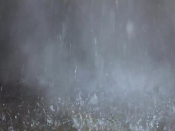 A stream of hot water falls to the floor and evaporates. Close-up of water drops. Waste water droplets fall to the floor, steam from hot falling water — Stock Video