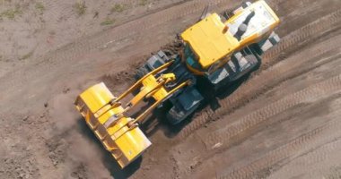 Modern buldozer, modern teknoloji görselleştirme. Grafikleri olan bir inşaat alanında modern buldozer. İnşaat endüstrisindeki modern teknolojilerin görselleştirilmesi.