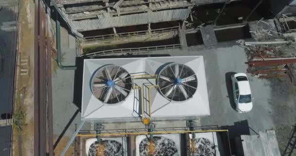 大型旋转叶片的冷却系统.冷却塔。冷却塔叶片。工厂的现代化冷却塔 — 图库视频影像