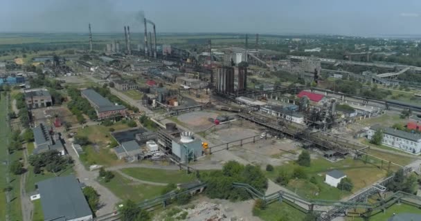 Pemandangan drone area industri besar. Pemandangan tanaman Metalurgi dari drone. Tanaman tampilan atas — Stok Video