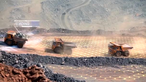 Tres camiones volquete mineros en un pozo abierto de mineral de hierro con infografías que muestran su plenitud. Cargado al cien por cien. Visualización de una cantera moderna. Minería de hierro — Vídeos de Stock