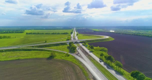 The car drives along the highway. The way home. Modern highway aerial view. New modern road top view. Flying over the highway — Stock Video
