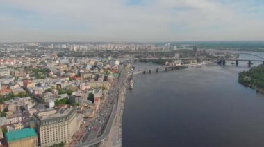 Kiev 'in merkezi üzerinde uçuş. Kiev 'deki setin üzerinden uçacağız. Kiev bir yaz gününde tepeden