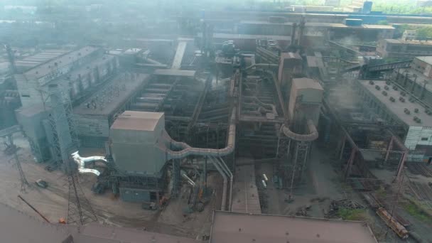 Large metallurgical plant top view. Flight over a large metallurgical plant. Industrial exterior of a large enterprise. Big plant from the air — Stock Video