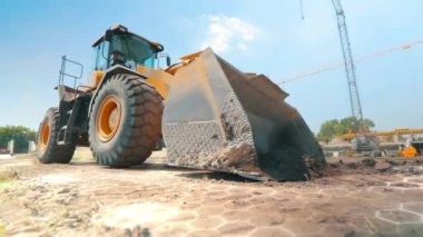İnşaat alanında buldozer. İnşaat alanında çalışma süreci. Özel ağır ekipmanlar. İnşaat alanı VFX